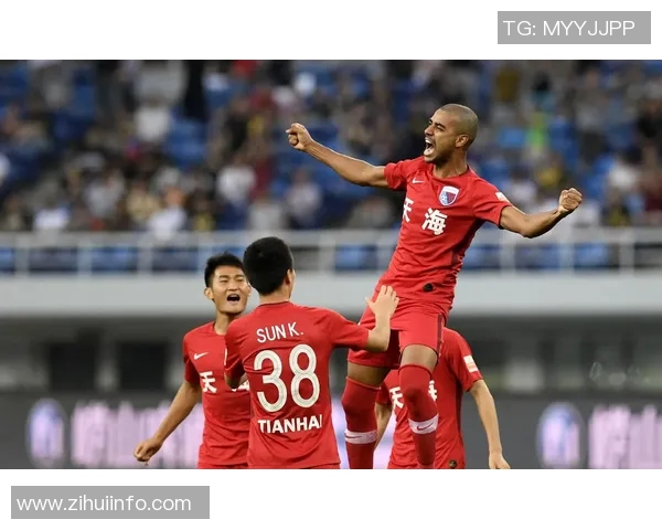 大连人迎战天津天海争夺中超联赛关键三分的激烈对决